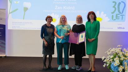 (Od leve proti desni): mag. Branka Hrast Debeljak, generalna direktorica, Direktorat za srednje in višje šolstvo ter izobraževanje odraslih, Urška Gruden, koordinatorka projekta Modra fakulteta FF pri Centru za izobraževanje FF, doc. dr. Mojca Leskovec, vodja Centra za izobraževanje FF, dr. Nataša Potočnik, direktorica Andragoškega centra Republike Slovenije (foto: Črt Piksi)